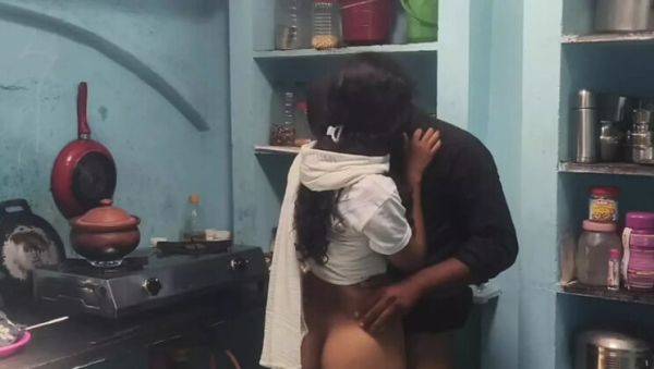Enjoy watching this uncensored movie : Hot Indian Teen VillageBlackfairy Fucks in Kitchen - Homemade 69 Sex with Killermia