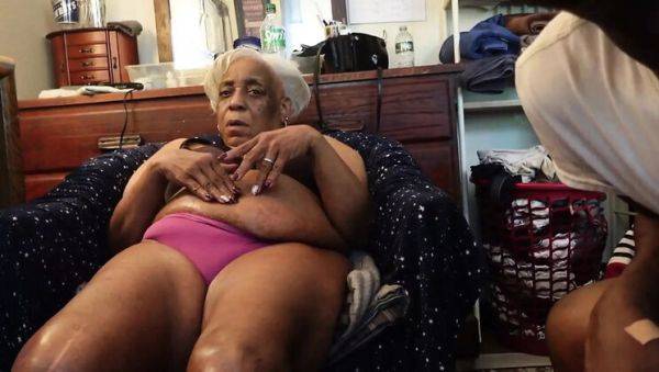 Enjoy watching complete clip named : Hot Granny Rob Gives Amazing Blowjob to Big Black Cock