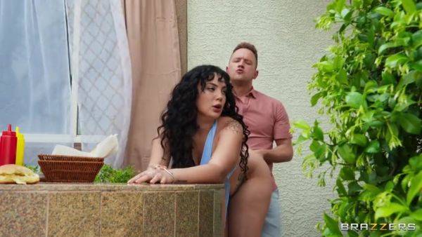 Enjoy watching HD movie titled : Nika Venom Sneaky Booty Bouncing Bbq