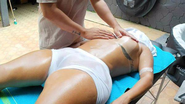 Play the complete movie of : Amateur Latina Step Sister Massage - Big Ass & Thong - Homemade HD