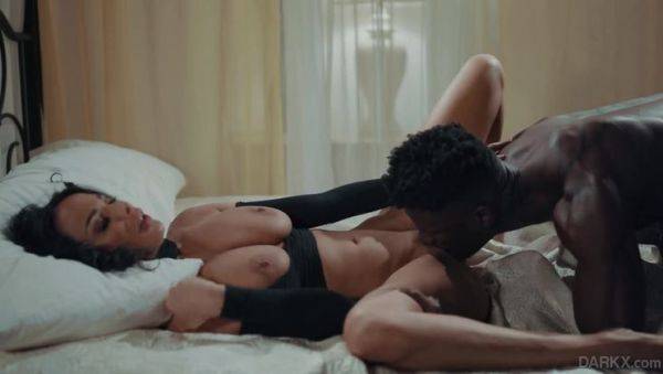 Play uncut scene of : Lust At First Sight