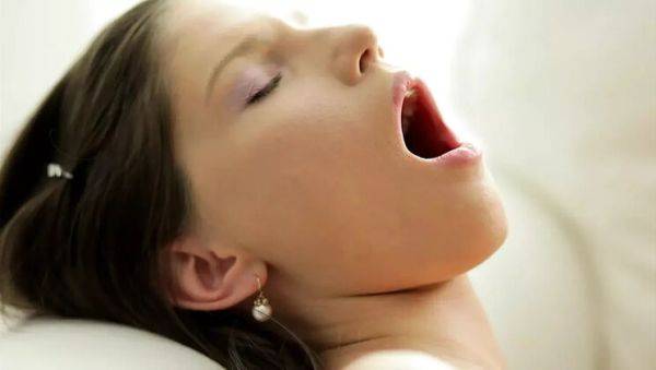 Play full video : Hot Lesbian Fingering & Cunnilingus - Cloee Trinity in Sexy Intimacy Ep 4