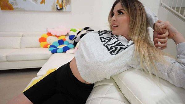 View this full clip titled : Sexy Blonde MILF Marica Chanelle Gives Amazing Footjob With Pretty Toes