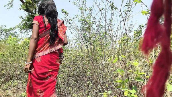 View the uncensored clip : Hot Indian GF Outdoor Sex - Desi Bhabhi Romantic XXX Video