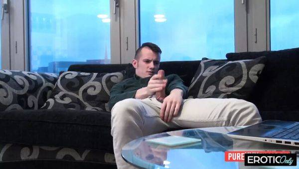 Enjoy watching hardcore clip : Amber Deen Screams in Pleasure as Sam Bourne Pounds Her Hard - Big Tits & Cumshot