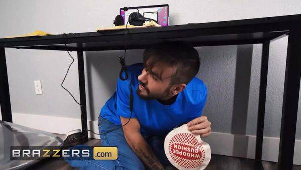 Enjoy watching hardcore movie : Brazzers - Hot College Girl Elsie Gets Her Tight Pussy Licked and Fucked by Stepbro