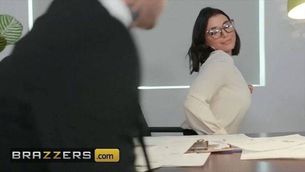 Play the hardcore video called : Ivy Lebelle Takes Big Dick in Office Anal - Big Wet Butts Brazzers