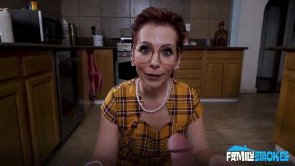 Play the uncut scene : Lynne - Cumshots Are The Best Medicine