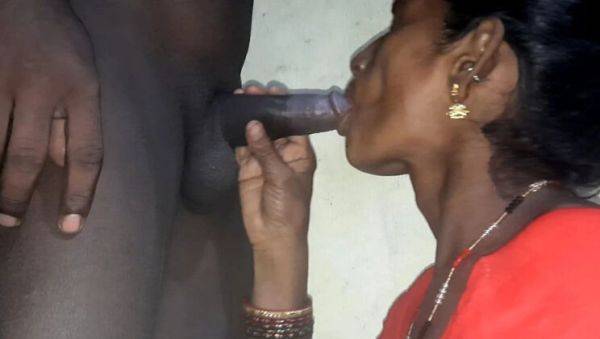 Play the uncut scene : Desi Bhabhi Samresha Naidu Homemade Sex - Blowjob & Doggy Style with Chubby Indian Aunty