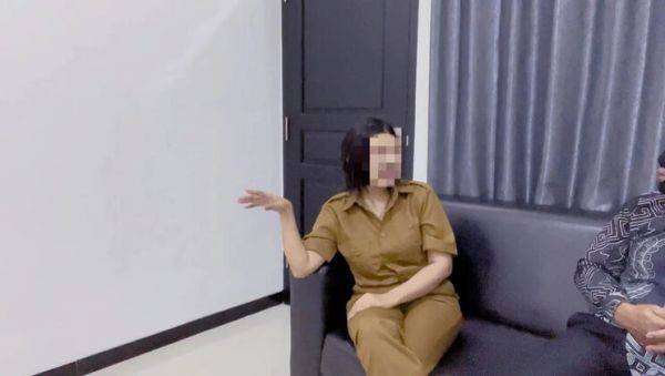 Play hardcore movie of : Hot Indonesian Teacher Fucks Principal for Promotion - Big Ass Cheating Wife in Office