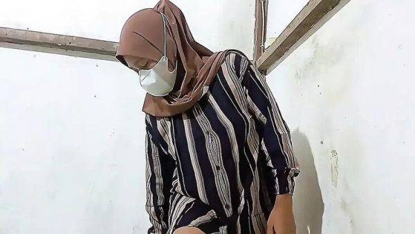 Play this uncensored scene of : Hijab MILF Rania Plays With Her Huge Tits & Wet Pussy - Solo Masturbation