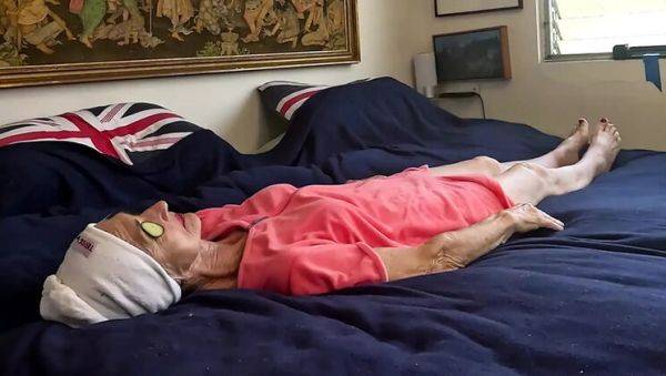 Stream the complete scene of : Hot MILF Gets Huge Facial Cumshot From Old Man - Amateur Couple Fun