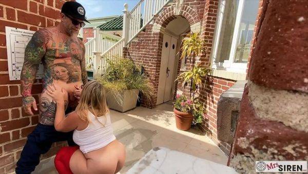 Enjoy watching this HD scene called : Blonde PAWG Dee Siren Fucks Hubby on Venice Beach - Outdoor Public Sex & Squirting