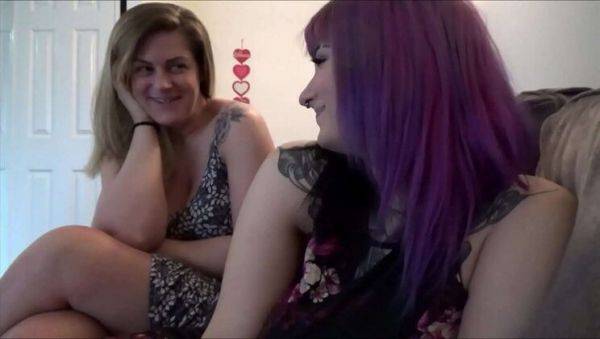 Stream uncut movie : Thick MILF Sabrina Violet & Clover Baltimore Share Big Cock in Family Therapy Threesome