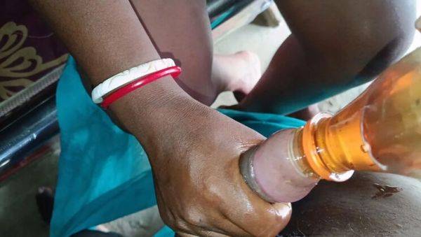 Enjoy watching this uncut movie named : Desi Housewife Gets Her Ass Fucked After Oil Massage - Yousokhona