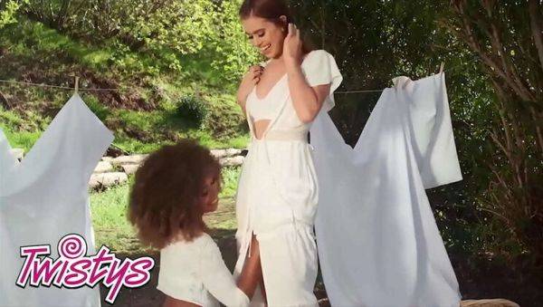 Watch the uncut movie of : Jill Kassidy & Jenna Foxx Steamy Lesbian Laundry Room 69 & Scissoring - Twistys