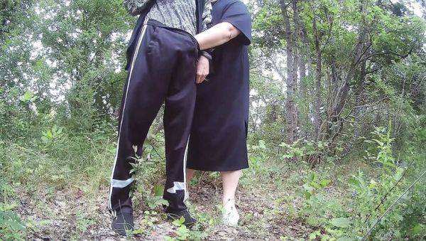 Play full scene named : Stepmom Gives Blowjob in Park and Swallows Cum - Zona901 Amateur Outdoor MILF