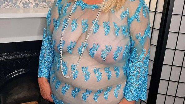 Watch this complete scene : Cheating BBW Wife Sits On Face - Amateur Mature Slut Gets Ready