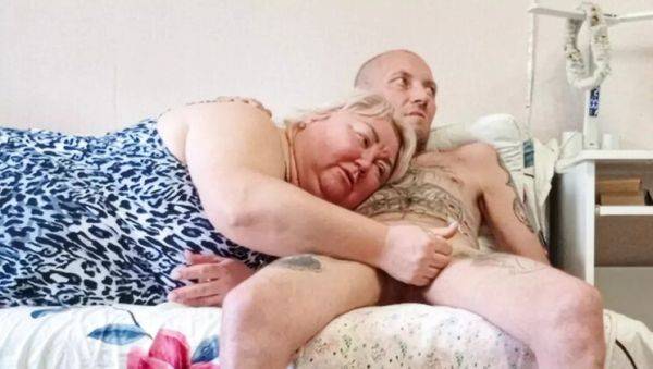 Watch the complete scene of : Hot MILF Zona901 Deep Throats Cock and Swallows Cum