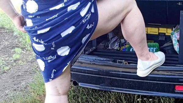 Play the hardcore scene called : Neighbor MILF Squirts Multiple Times in Public - Zona901 Solo Masturbation