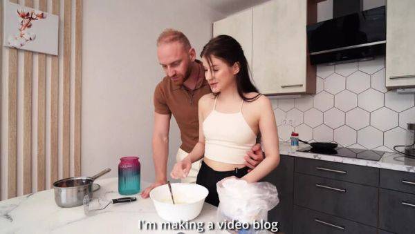 Play the hardcore video of : Kitchen Anal Fuck: Hardcore Teen Takes Big Cock Deep