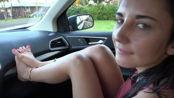 Watch this uncensored scene of : Jade loves the Waimea Canyon!