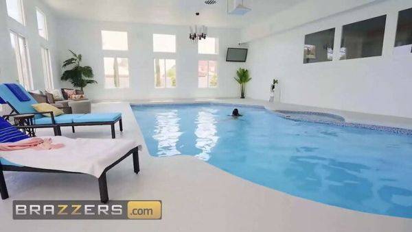 Play this uncensored scene titled : Rachel Starr Blowjob & Doggystyle with Quinton James - Big Tits Brunette Fuck