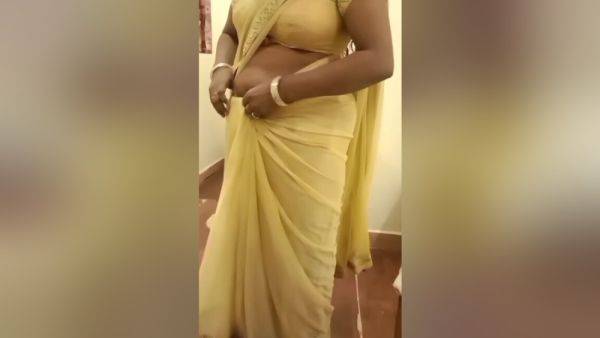 View the full scene of : Verified Amateurs - Desi Indian Tamil Pondati-in Sontha Akka-va Correct Panni Hotel-ku Thallitu Pona Cuckold Purusan