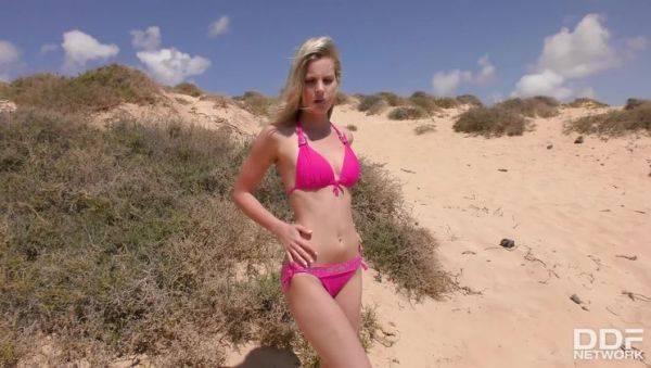 View the uncut movie called : Rubbing Herself Raw