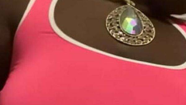 Play the uncensored scene of : NiaMilkMarie Goes Live On Cam: Big Tits Ebony Solo Fucking