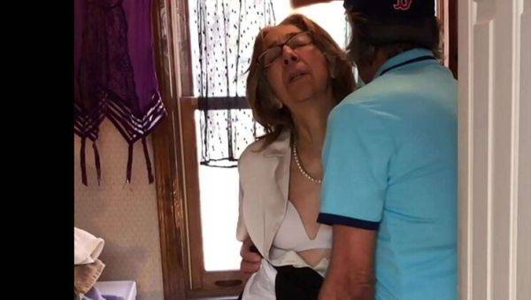 Stream complete video : Amateur MILF Sarah Gets Fucked Hard By Neighbor's Big Cock In Laundry Room