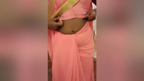 Play the hardcore clip of : Verified Amateurs - பவடய தகக கத சதத Desi Tamil Wifes Saree Tease, Big Ass For Cuck! Indianhotwifex