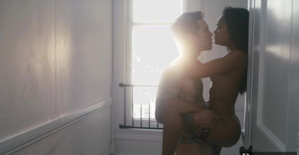 Stream uncut video named : Small Hands and Scarlit Scandal in sensual interracial action