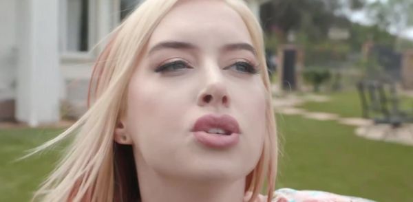 Play the hardcore movie : She wanna feel that bbc inside her pussy