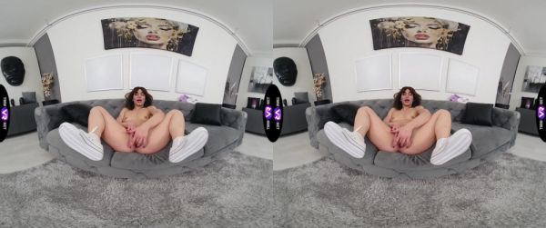 Watch this uncensored video : Skinny teen Lola Danger masturbates on the sofa in vr