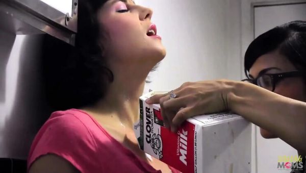 Stream complete scene called : Lesbian Photographer Seduces Young Girl - Coral Aorta & Sasha Heart Fingering & Ass Eating