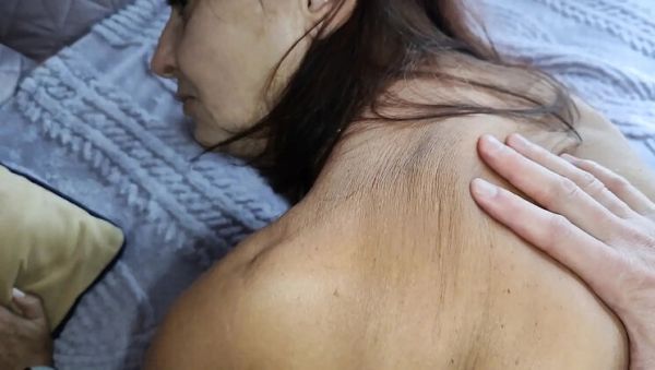 Play this HD clip titled : Russian Stepmom Alina Tumanova Gets Her Big Ass Sensually Massaged on a Fur Coat