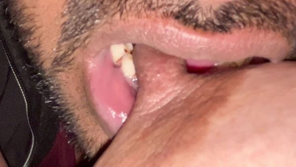 Play the uncut clip : Desi Aunty Gives Shivering Handjob Massage in Bedroom - Catchybusty Big Natural Tits