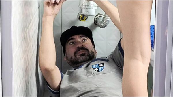 Stream complete movie : Skinny Redhead Latina Gets Fucked Hard By Plumber - Amateur Blowjob & Cumshot