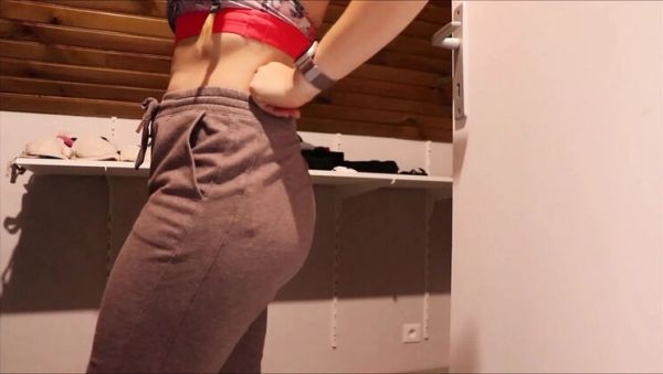 Play the uncut scene : French student Mimi Sexy caught nude by landlord stealing her panties