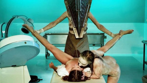 Play the complete video called : Futa Monster Fuck: Pyramid Head Huge Cock Rough Sex with Cute Brunette Kylie Rocket