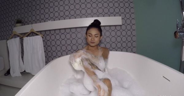Watch this uncensored movie called : Brunette Nonny's steamy solo session in HD