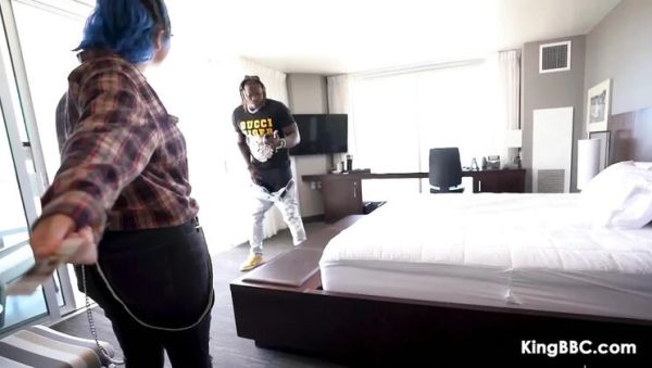 Stream hardcore movie named : Blue Haired Xoe Grim Takes Big Black Cock From Louie Smalls at KingBBC