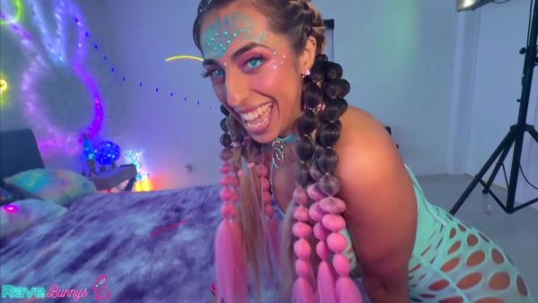 Stream the HD clip titled : Mira Luv, Brian Omally And Luna Colombiana - Pounds Doggy As Mira Spreads Her Cheeks!