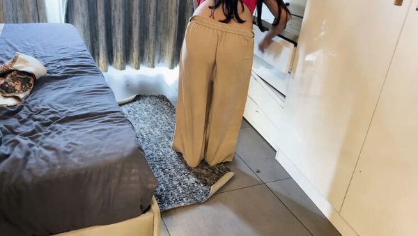 Play the uncensored scene called : Desi Girl Roommate Ko Sex Ke Liye Force Kiya - WildDesiPair Blowjob Cumshot