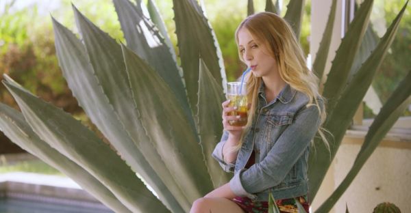 Play uncut clip named : Blonde bombshell Chloe & sexy stud Davin indulge in a steamy HD romp