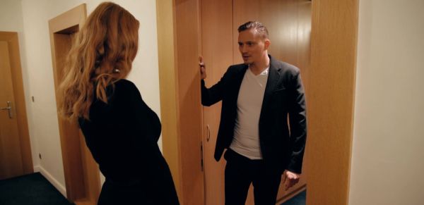 Play the full movie of : Redheaded Lenina gives a wild ride on that huge cock