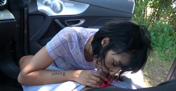 View this uncut clip of : Amateur Candy takes a wild ride in the outdoors