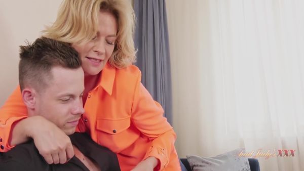 View uncensored video called : Sexy Mature Milf Diana Gets A Facial From Her Stepnephew - Gerald Vi And Diana Douglas