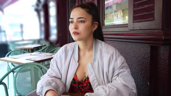 Play the uncut clip : Working as a waitress, in an open relationship for 11 years